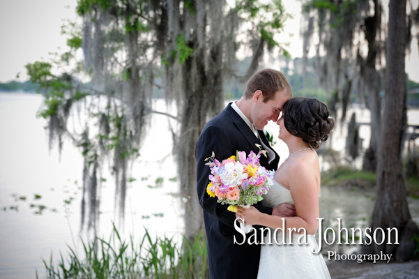 Best Lakeside wedding at Paradise Cove in Orlando, Florida - Wedding photographer - Sandra Johnson (SJFoto.com)
